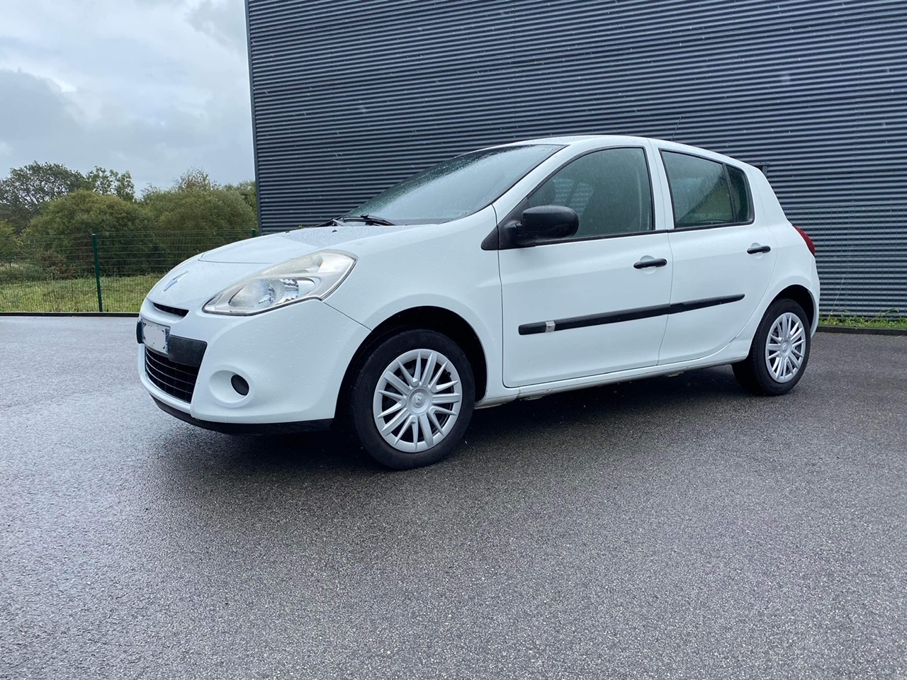 Achat d'une Renault Clio 3 blanche 5 portes d'occasion sur