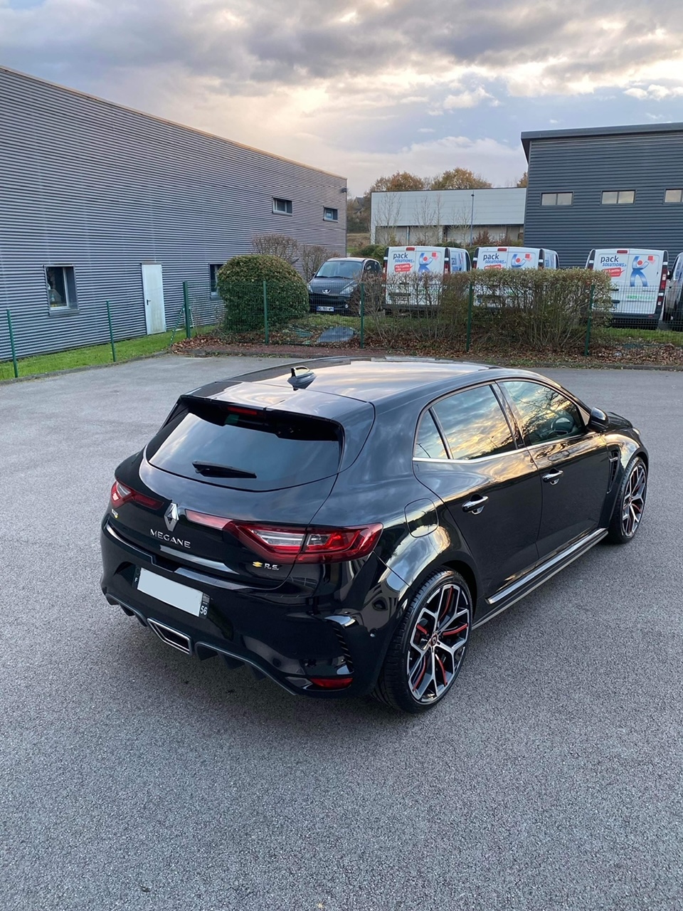 Faire restauré le volant en cuir et alcantara d'une Mégane 4 RS a